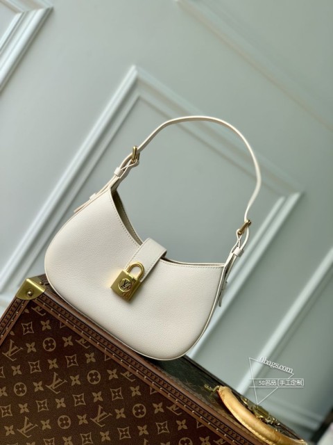 LV M24990 Low Key Shoulder Bag 牛皮革手袋