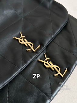 对比看看，随便拍几张，相机很容易放大细节和缺点，能拍出这样的相似度，实物基本就是一模一样的程度，真的真的很像！