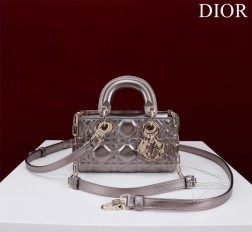 DIOR 超迷你lady d-joy-micro珠光紫型号0998Size:16.5610cm Internal Composition Leather with Velvet 内里:羊绒+皮