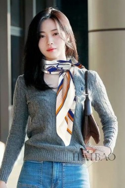 羊绒新款 买了都说好看 推荐 【豪华马车镶边90】羊绒方巾,顶级工艺超值 爱马仕专柜爆款 立体呈现图案纹路实物档次极高 特殊工艺高端研发惊艳问世 特殊尖端工艺处理 受到白富美的喜欢 无论是品质 款式 价格都令大牌控的她们尖叫 超高性价比 绝对值得入手 尺寸:90cm90cm,%进口澳毛