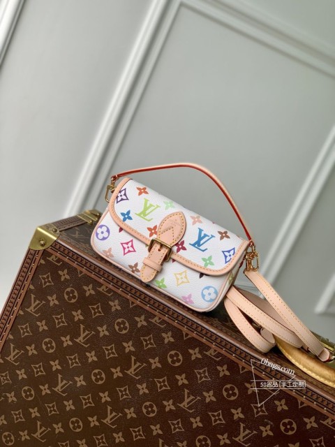 LV M14194 村上隆联名 Nano Diane 手袋，天然皮革饰边