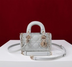 DIOR 超迷你lady d-joy-micro白色型号0998Size:16.5610cm Internal Composition Leather with Velvet 内里:羊绒+皮