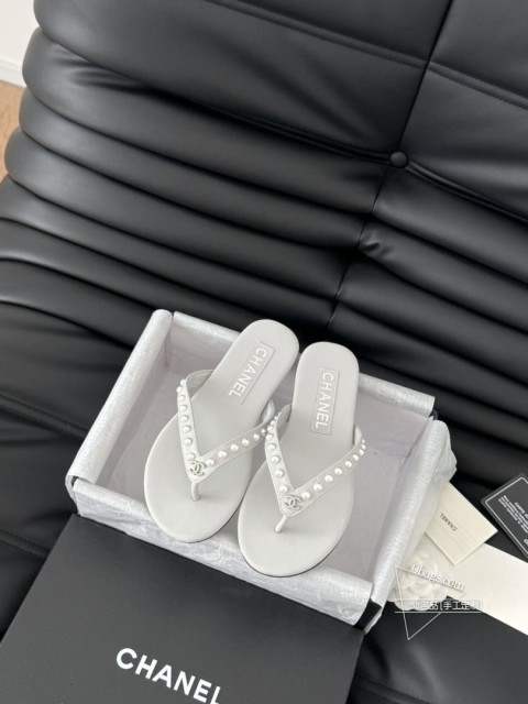 Chanel 25C新品夹脚人字拖鞋！这一系列这真的是绝了 怎么会这么美！夏天真的是无敌搭配可盐可甜 1002