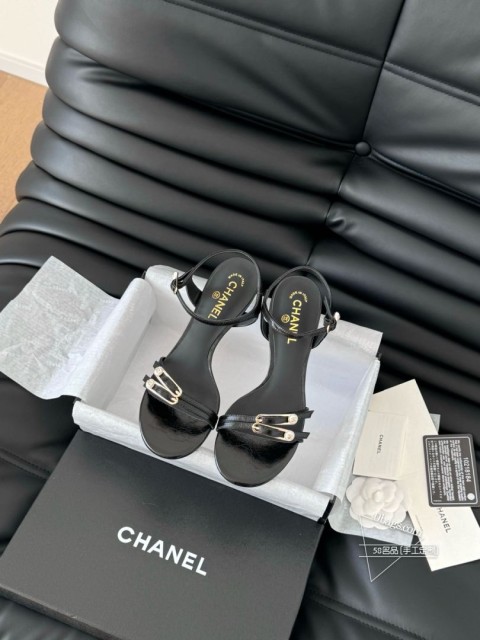 Chanel Vintage中古系列大标凉鞋简约而不简单的款，上脚特别显脚细。鞋面定制面，内里垫脚羊 509