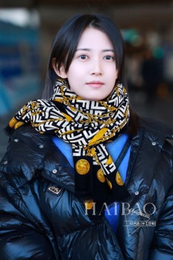 上新 芬迪羊绒长巾【FF链条印花长巾】 抢 VIP推荐 下手一定要快【高端 大爱 顶级纯山羊绒 婴儿触感舒服到飞 女人尤物 货极少 四季都可以用 真心美的让人非常非常心动 上身效果简直美翻了 品质非常完美 整个围巾给人大牌气场的同时又非常精致秀丽 绝对值得入手的新款 实物一拿到就会庆幸自己是女人的绝美好货 值得品鉴 完美气质品味Ditails首选 VIP们 上 %顶级纯山羊绒