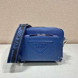 Prada 2VH152 刺绣织带男斜跨包 Saffiano皮革 修饰徽标 A货