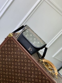 LV M12618 Pulse 迷你手袋 - 拼接传统皮革与 Monogram 帆布