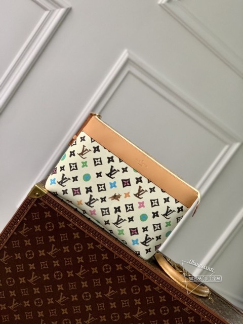 LV M83568 白花 Pochette Voyage Souple 手拿包 顶级复刻