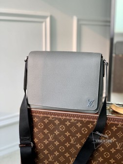 LV M30851 District 小号邮差包 Taga 皮革,拉链后袋,调节肩带