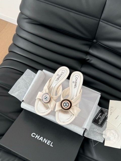 Chanel Vintage中古系列大标凉鞋简约而不简单的款，上脚特别显脚细。鞋面定制面，内里垫脚羊 497