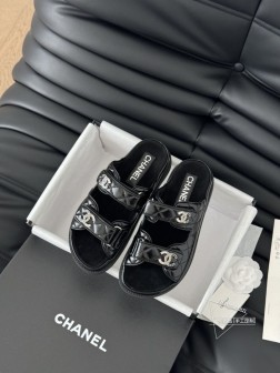 Chanel 25新魔术贴凉鞋版面！顶级对版货！所有的颜色我家都有！鞋面进口面料，垫脚内里羊皮，原版 246