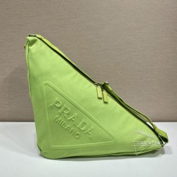 Prada普拉达 2VY007 帆布大三角包 多功能斜挎包 代购