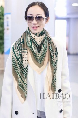 羊绒新款 买了都说好看 推荐 爱马仕双面同色羊绒镶边方巾【法厄同之轮镶边】，顶级工艺超值 爱马仕专柜爆款 立体呈现图案纹路实物档次极高 特殊工艺高端研发惊艳问世 特殊尖端工艺处理 受到白富美的喜欢 无论是品质 款式 价格都令大牌控的她们尖叫 超高性价比 绝对值得入手 尺寸：cmcm，%进口澳毛