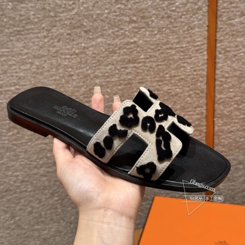 款式Style ：181 Oran 拖鞋颜色Colour：图纸米色Beige Espuisse黑色N 317