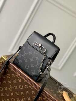 LV M82774 黑花 男包 迷你小书包 秋冬新款 手袋 尺寸