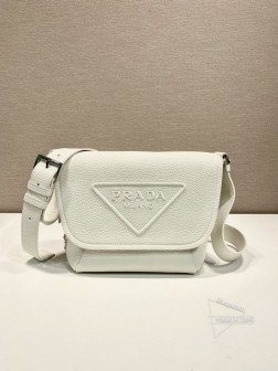 Prada 2VD056 邮差包 柔和翻盖 单肩包 调式皮革 A货