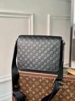 LV N42711 District 小号邮差包,深染 Taga 皮革,调节肩带