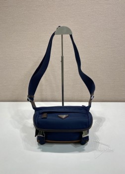 Prada普拉达 2VH171 迷你邮差包 小牛皮/尼龙 材质 运动风格 代购