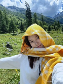 高品质出货 好卖 冬天的尾巴黑马围巾全智贤同款巴宝莉格纹帽子羔毛围巾上架秒空！%羊绒 ！尺寸：30cmcm