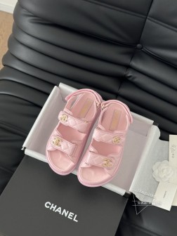 Chanel 25新魔术贴凉鞋版面！顶级对版货！所有的颜色我家都有！鞋面进口面料，垫脚内里羊皮，原版 251