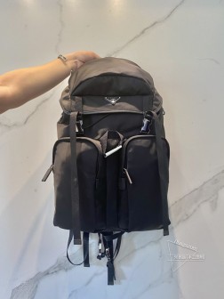 Prada 2VZ019 新款登山双肩背包 进口尼龙面料 价格