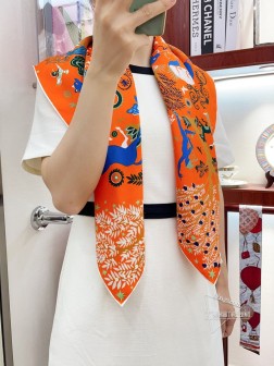 【18姆米 双面同色】HERMES真丝新款 买了都说好看 推荐 【俄耳普斯的魔力 90】真丝方巾，顶级工艺超值 爱马仕专柜爆款 立体呈现图案纹路实物档次极高 特殊工艺高端研发惊艳问世 特殊尖端工艺处理 受到白富美的喜欢 无论是品质 款式 价格都令大牌控的她们尖叫 超高性价比 绝对值得入手 %斜纹真丝，尺寸：90cm90cm