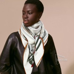 羊绒新款 （无标）买了都说好看 推荐 爱马仕双面同色羊绒方巾【圆场漫步双面同色】，顶级工艺超值 爱马仕专柜爆款 立体呈现图案纹路实物档次极高 特殊工艺高端研发惊艳问世 特殊尖端工艺处理 受到白富美的喜欢 无论是品质 款式 价格都令大牌控的她们尖叫 超高性价比 绝对值得入手 尺寸：cmcm，70%羊绒+30%真丝