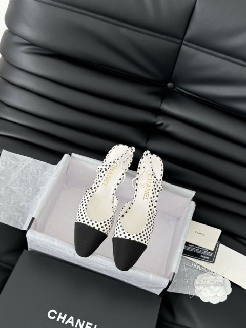 Chanel 经典slingback后空凉鞋前几年一直在做这个款今年我们还是重新购版，再次精细cop 738