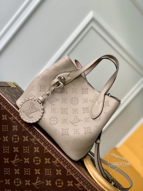LV M21849 灰 Blossom 小号手袋 镂花穿孔牛皮革