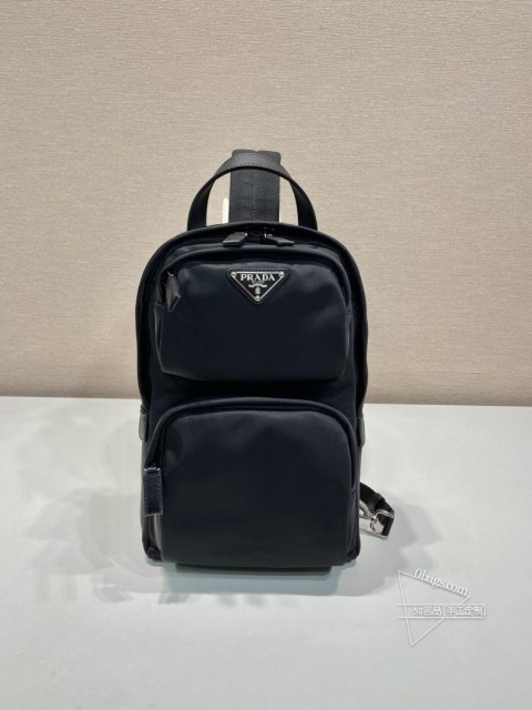 Prada普拉达 2VZ105 再生尼龙Saffiano皮革单肩胸包 图片