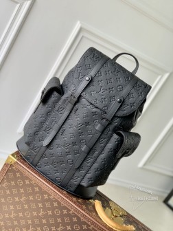 LV M55699 Christopher 中号双肩包 Taurillon 皮革 Monogram 图案