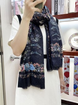 【金银丝款】Dior专柜款～就是告诉大家这款必须收～上新 新款长羊绒 专柜同步 这个size不大不小特别好搭配，品质超级好 拿到手就会懂的高端品质，高端细节所见即所得 重磅巨献 VIP客户必入推荐 %顶级羊绒，尺寸：cm