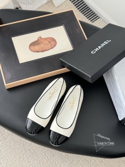 Chanel 25C走秀款玛丽珍单鞋简约又不失甜美俏皮！纯色面料清爽易搭，搭配扣子更加跟脚。鞋面牛皮 10