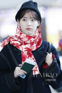 上新 GG羊绒长巾【GG花园花卉长巾】 抢 VIP推荐 下手一定要快【高端 大爱 顶级纯山羊绒 婴儿触感舒服到飞 女人尤物 货极少 四季都可以用 真心美的让人非常非常心动 上身效果简直美翻了 品质非常完美 整个围巾给人大牌气场的同时又非常精致秀丽 绝对值得入手的新款 实物一拿到就会庆幸自己是女人的绝美好货 值得品鉴 完美气质品味Ditails首选 VIP们 上 %顶级纯山羊绒