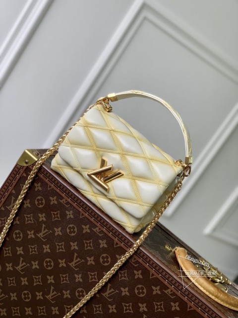 LV M12338 GO 14 小号手袋，淡黄羊皮革，2024秋冬系列