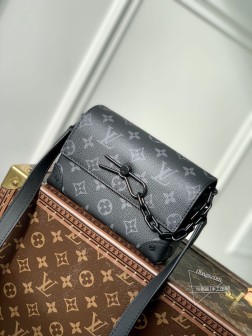 LV M81783 黑花 Monogram Taurillon 皮革 Steamer 风格链条肩包