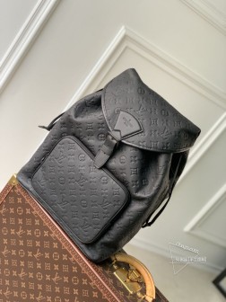 LV M23127 Montsouris 双肩包 Taurillon皮革 Monogram图案