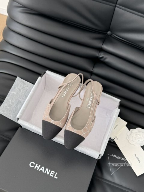 Chanel 经典slingback后空凉鞋前几年一直在做这个款今年我们还是重新购版，再次精细cop 679