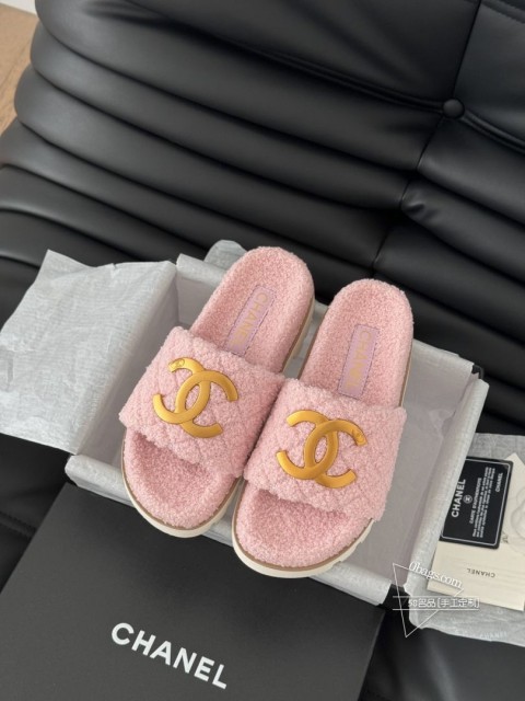 Chanel 24B新款毛毛拖鞋！这款毛拖真的是真太可爱了～柔软蓬松的毛毛，舒服暖脚!增高显腿长!秋 1136