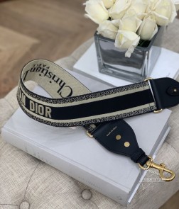 迪奥 . 复古肩带可搭配