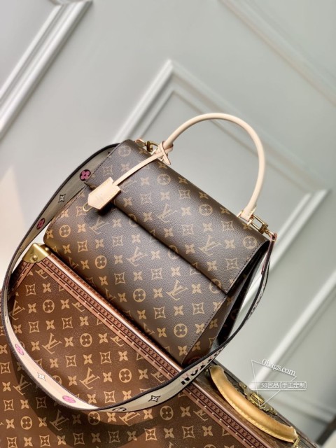 LV M46053 黑织带 CLUNY MM 手袋 46372 结构经典，时尚配色