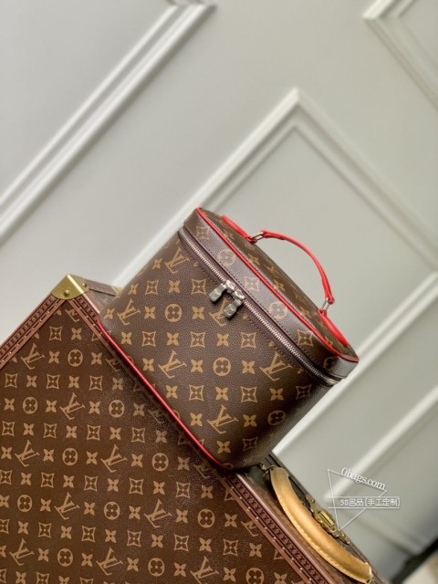LV M42265 Nice化妆包，红色，优雅盥洗包，皮革材质