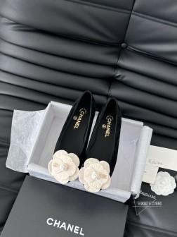 Chanel 24B新款山茶花系列单鞋绝美山茶花系列 很难不爱鞋面麂皮 内里羊皮 真皮大底原版开模山 1490