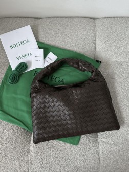 BV hop 编织腋下包 小号 黑棕色 牛角型 顶级复刻