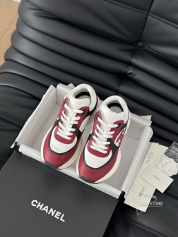 Chanel 25C新款熊猫运动休闲鞋百搭小白鞋 款式搭配不会出错撞色搭配活力满满啊 侧面压印log 200