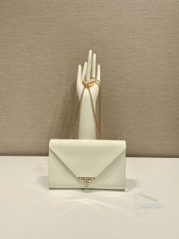 Prada普拉达 1Bp051 漆皮漆皮信封包 手包 迷你优雅设计 价格