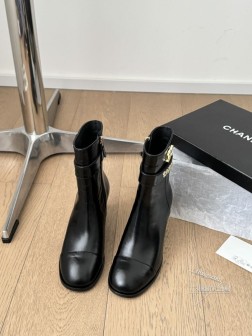 Chanel 24B秋冬新款靴!这双最新款的靴子太好看啦 最上面筒靴旁边的小logo给整体增加了小细 1018