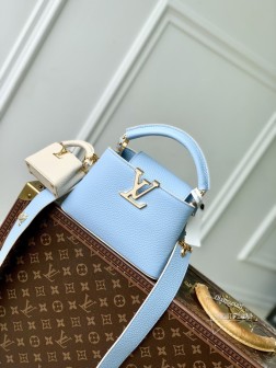 LV M21420 Capucines 迷你手袋 Taurillon 皮革 蓝色 釉面金属件