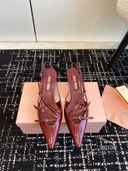 代购级MIU MI缪缪 2024早春新款后空凉鞋超级仙女 真的好甜再次击中少女心 柔软的鞋子,让所有 375