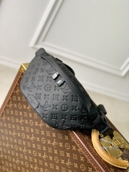 LV M46036 Discovery 腰包 Monogram Shadow 压纹牛皮革